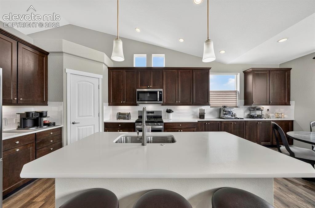 Image 6 of 33: Kitchen