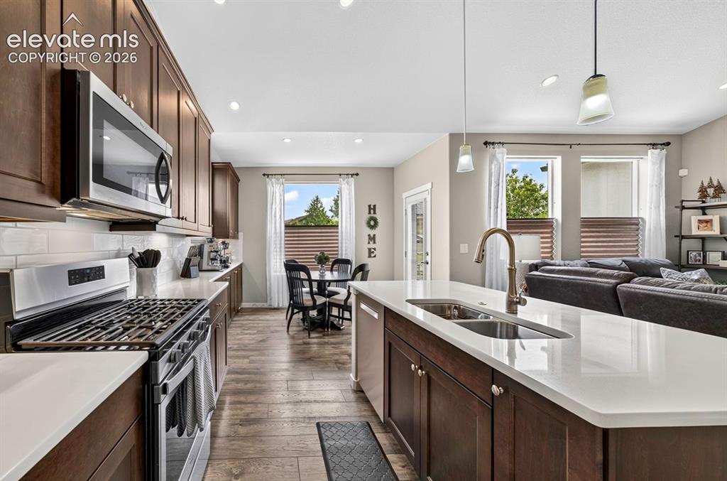 Image 7 of 33: Kitchen
