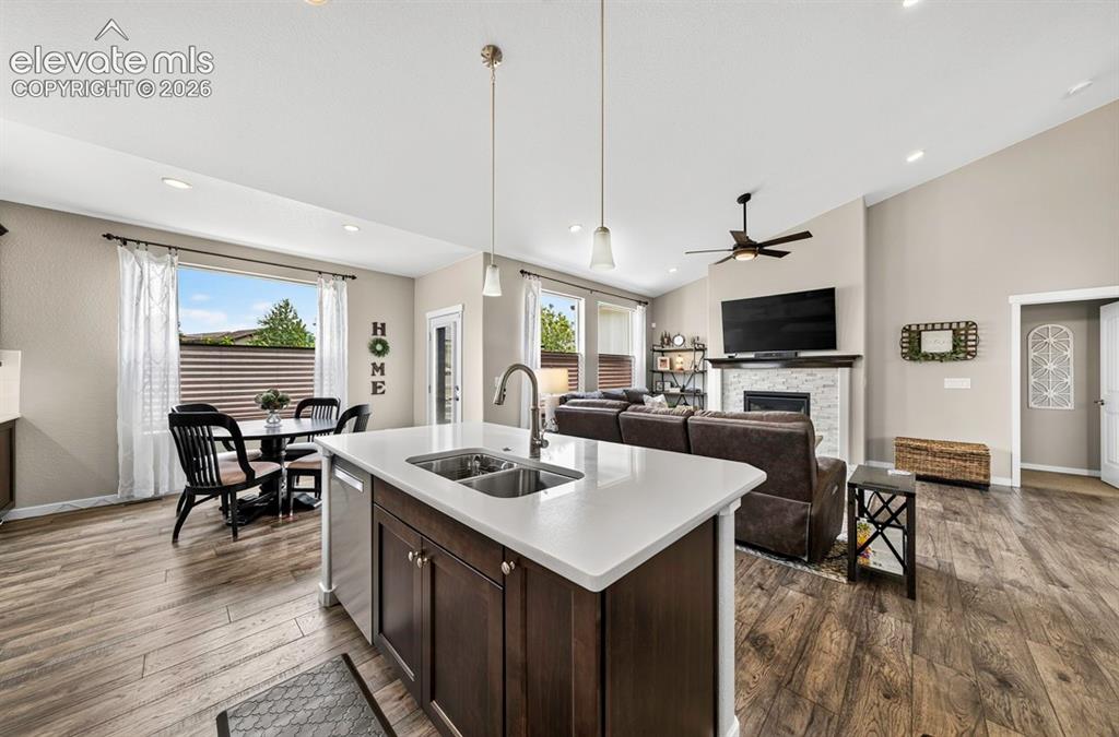 Image 8 of 33: Kitchen