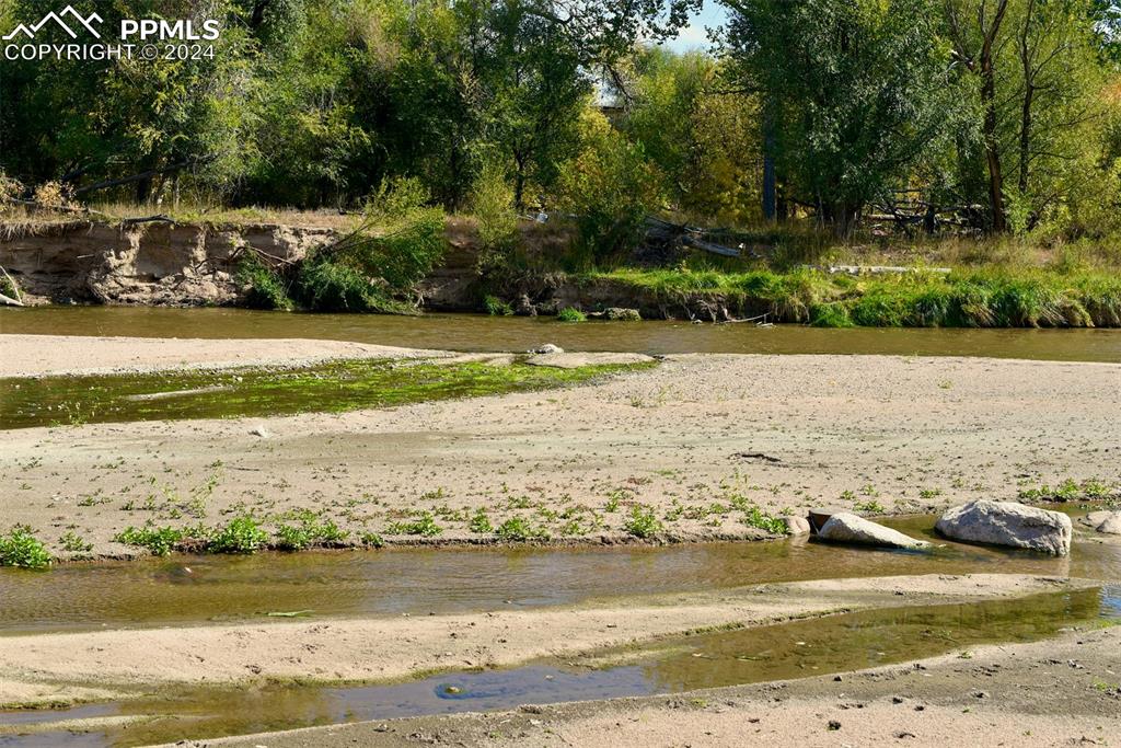 Image 5 of 20: View of property