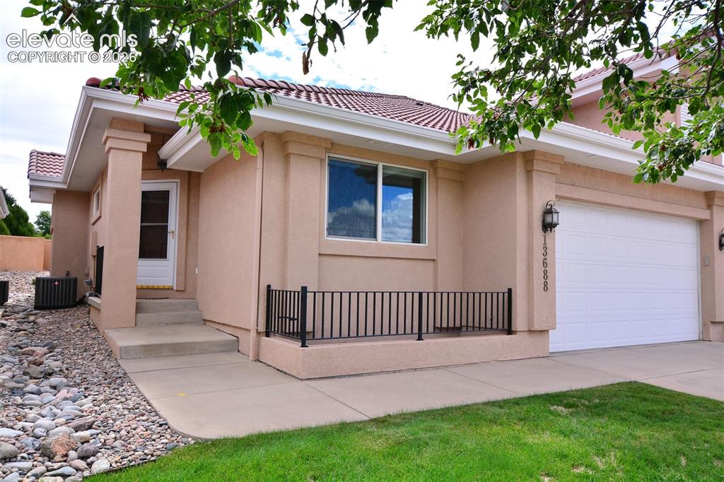 Image 1 of 33: Front of home
