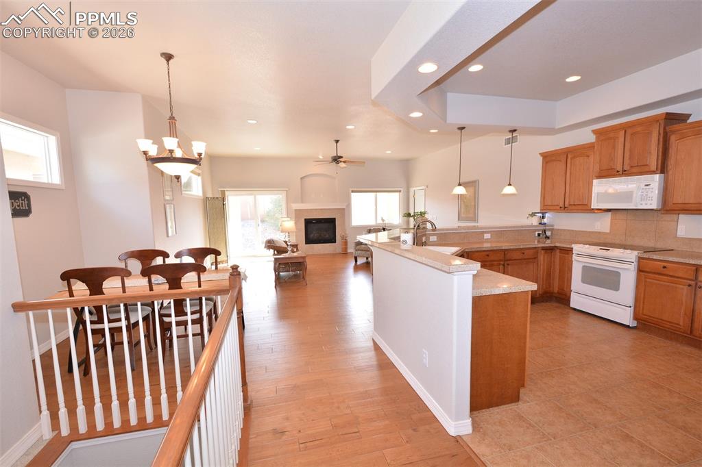 Image 10 of 50: Open main level