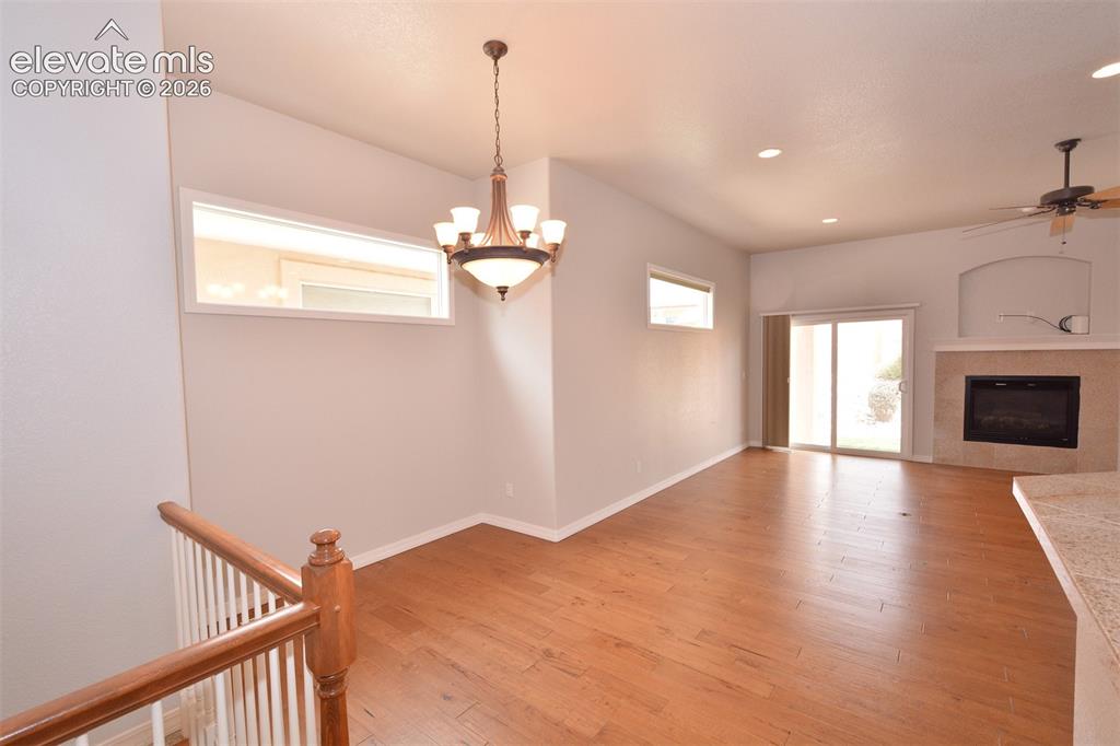 Image 10 of 33: Dining area