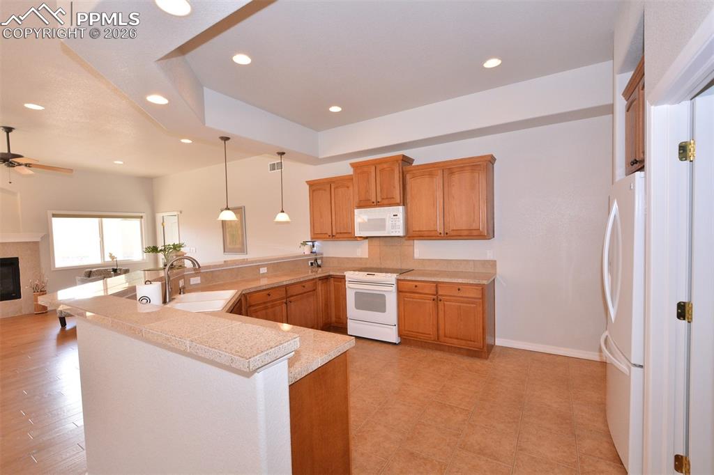 Image 11 of 50: Kitchen