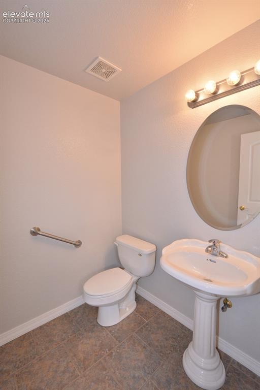 Image 8 of 33: Half bath on main level