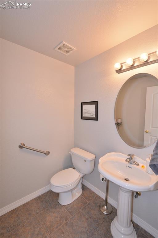 Image 9 of 50: Half bath on main level