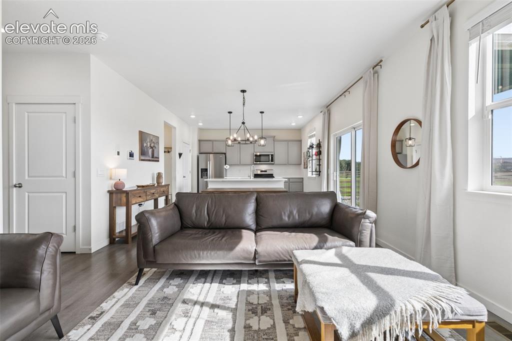 Image 14 of 47: Spacious living room