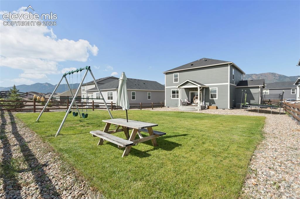 Image 20 of 47: Plenty of room to garden, play or just relax