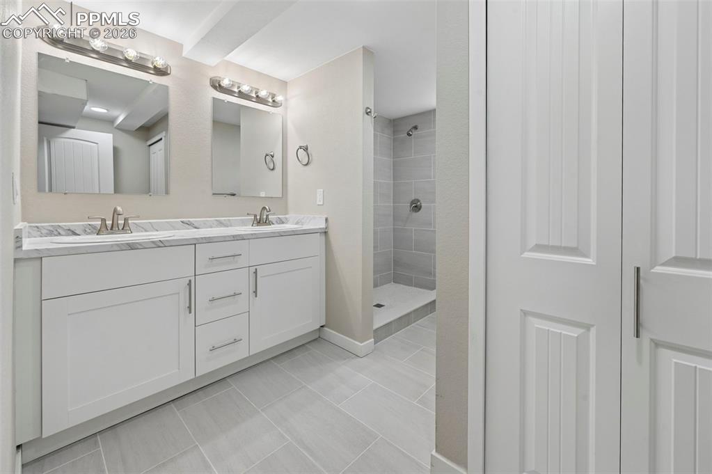 Image 27 of 28: Bathroom