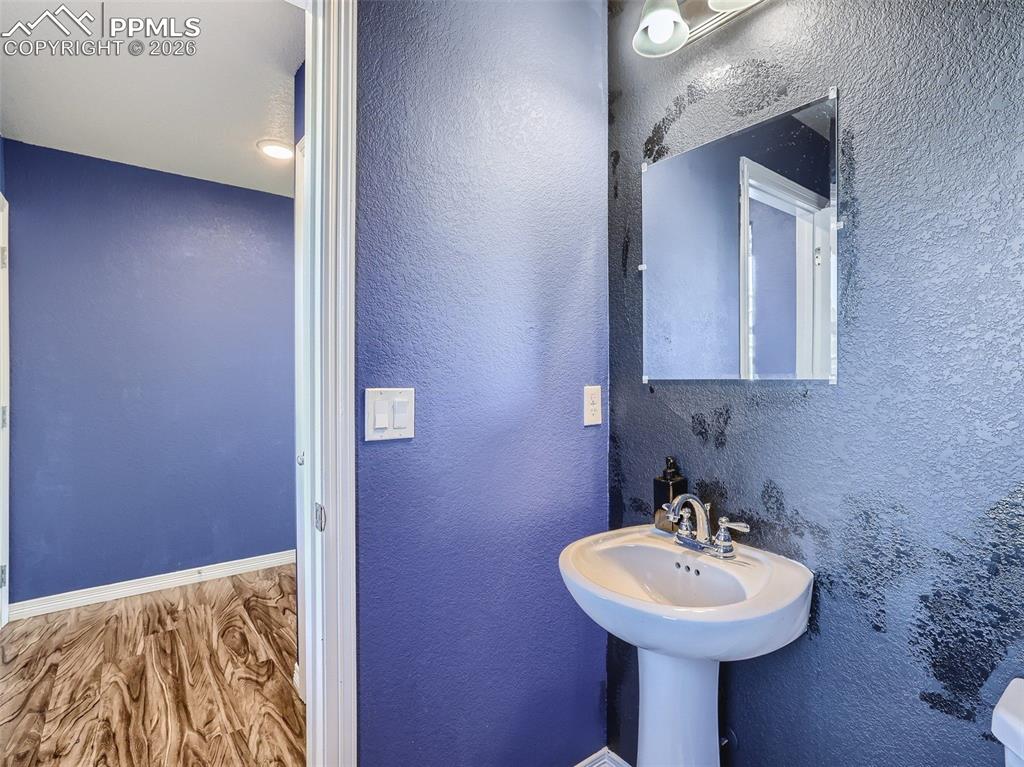 Image 12 of 27: Bathroom