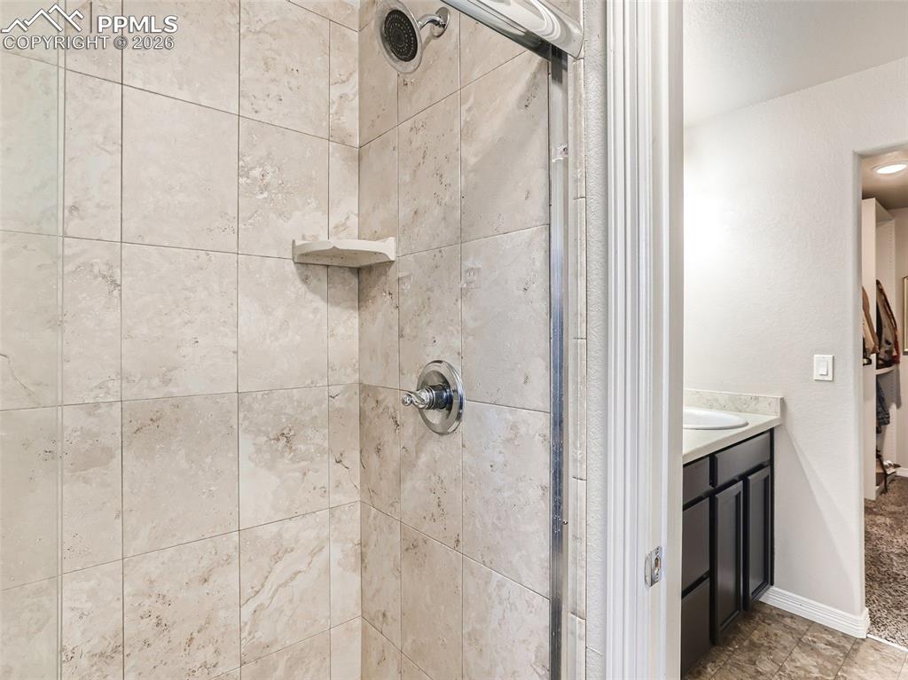 Image 17 of 27: Bathroom