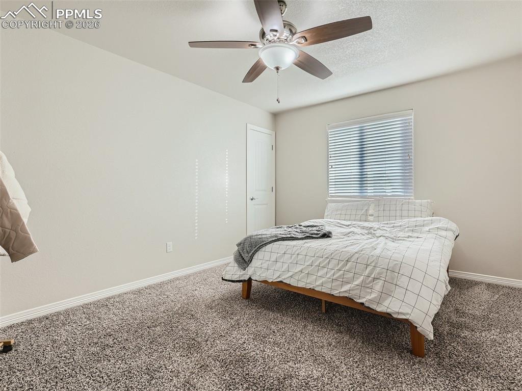 Image 21 of 27: Bedroom