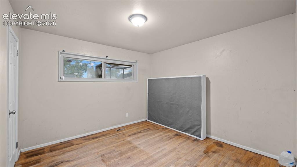 Image 10 of 18: Bedroom