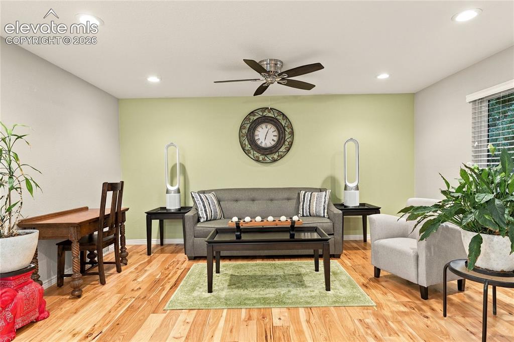 Image 14 of 50: Living Room