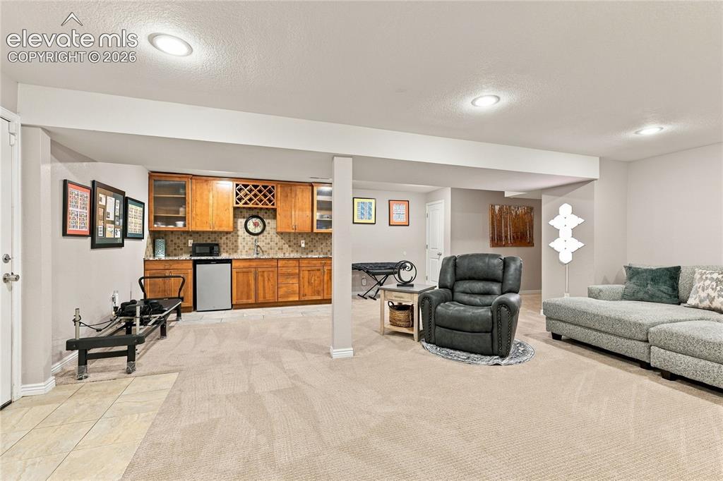 Image 42 of 50: Living Room