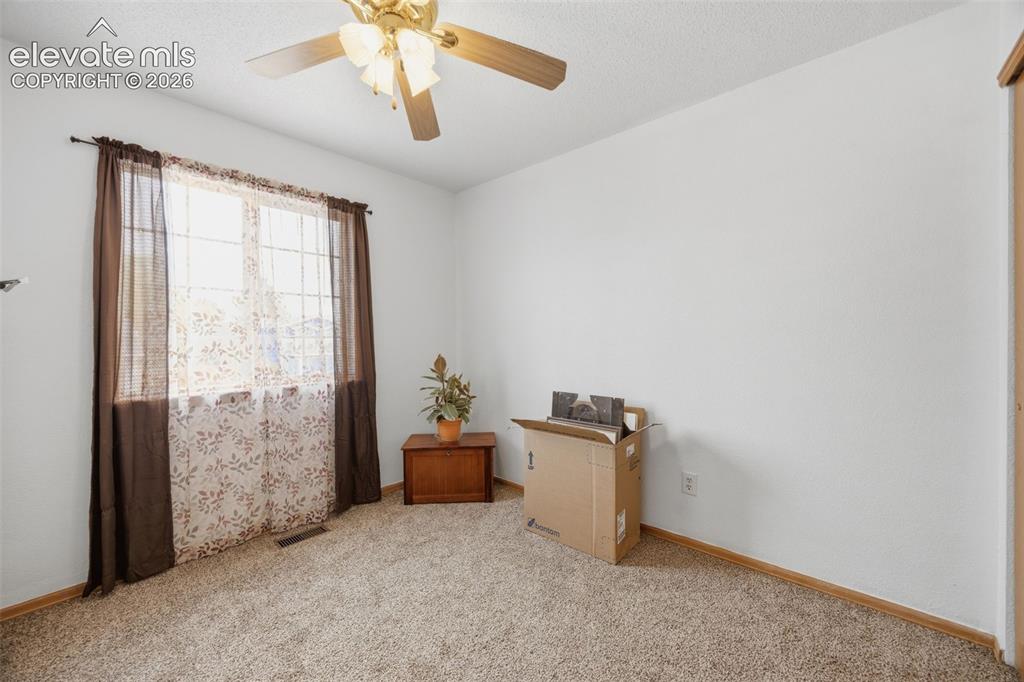 Image 15 of 27: Bedroom