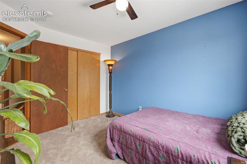 Image 18 of 27: Bedroom