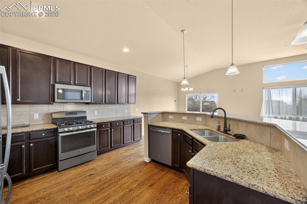 Image 13 of 49: Kitchen