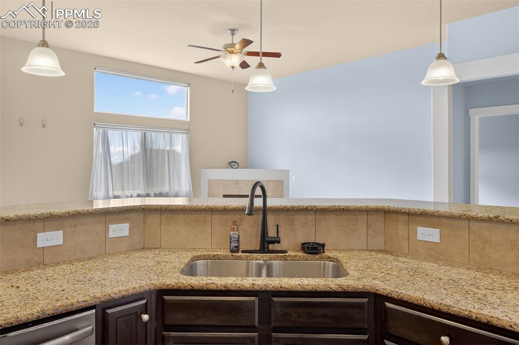 Image 16 of 49: Kitchen