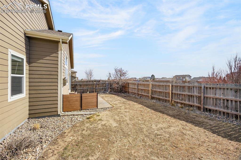 Image 43 of 49: Yard