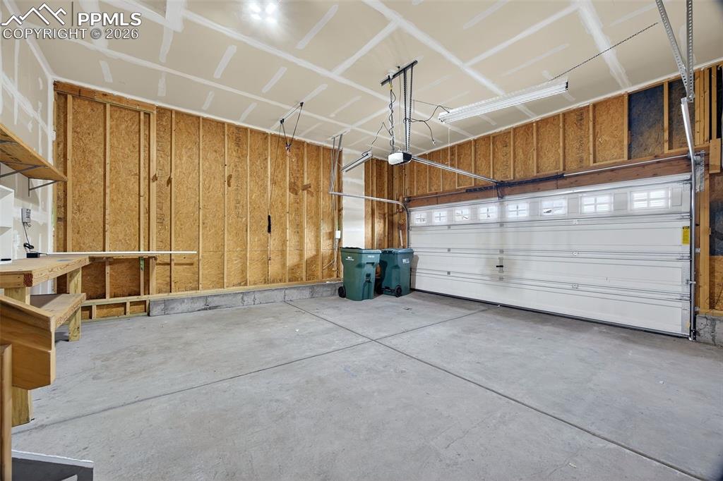 Image 48 of 49: Garage