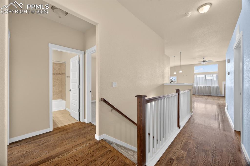 Image 5 of 49: Entrance Foyer