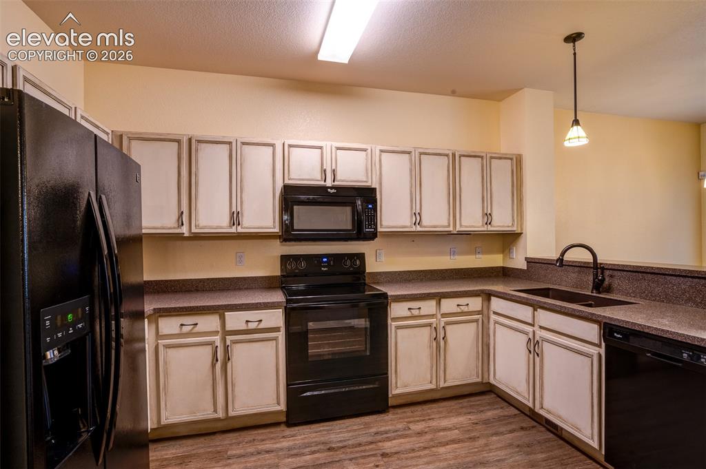 Image 3 of 16: Kitchen