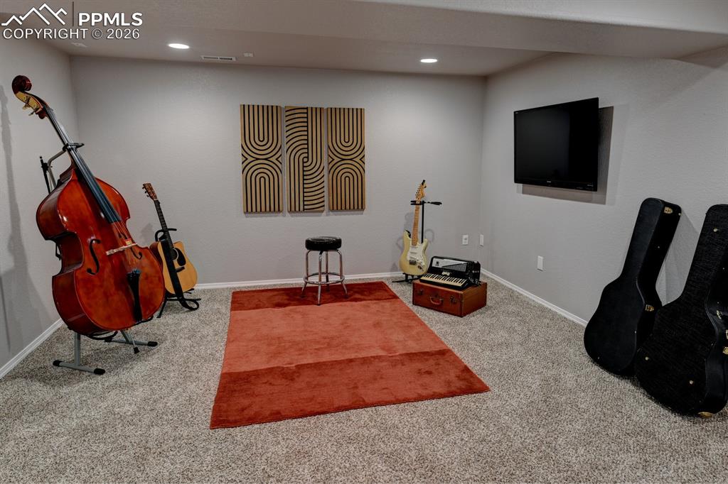 Image 26 of 33: Bonus space off family room ideal for music, hobbies, or creative use