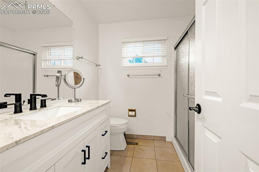 Image 12 of 23: Bathroom