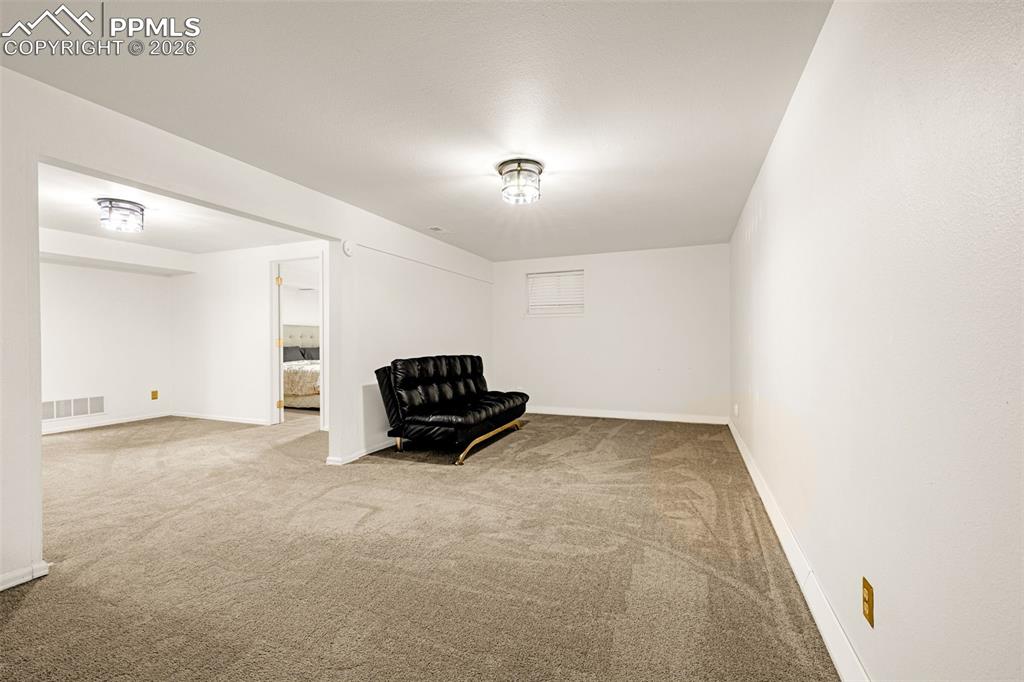 Image 14 of 23: Sitting Room