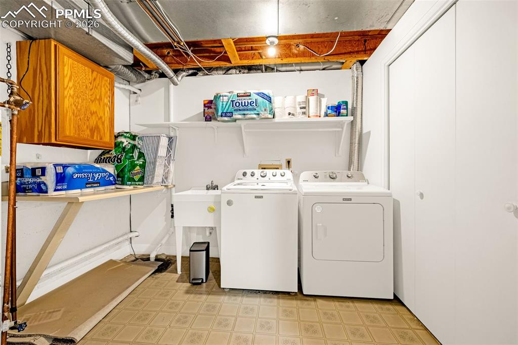 Image 17 of 23: Laundry