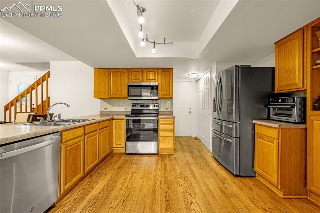 Image 5 of 23: Kitchen