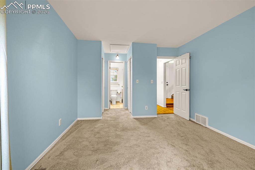 Image 7 of 23: Bedroom