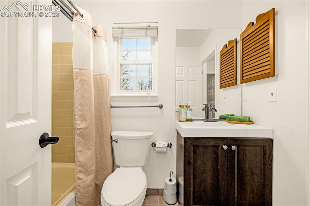 Image 8 of 23: Bathroom