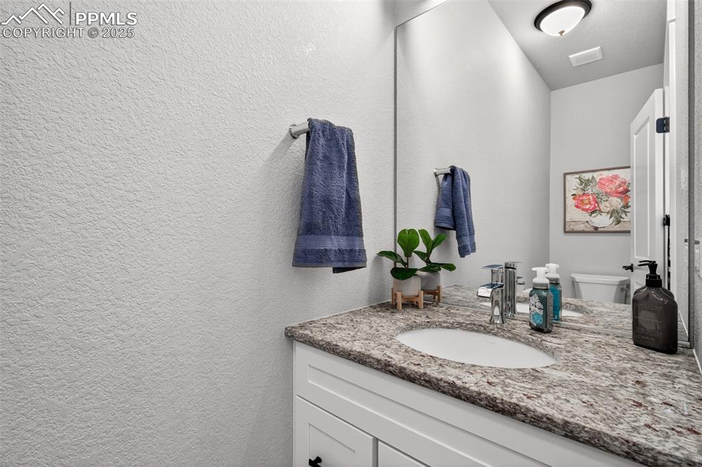 Image 13 of 47: Powder Bath (main)