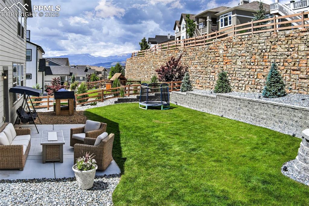 Image 41 of 47: Yard