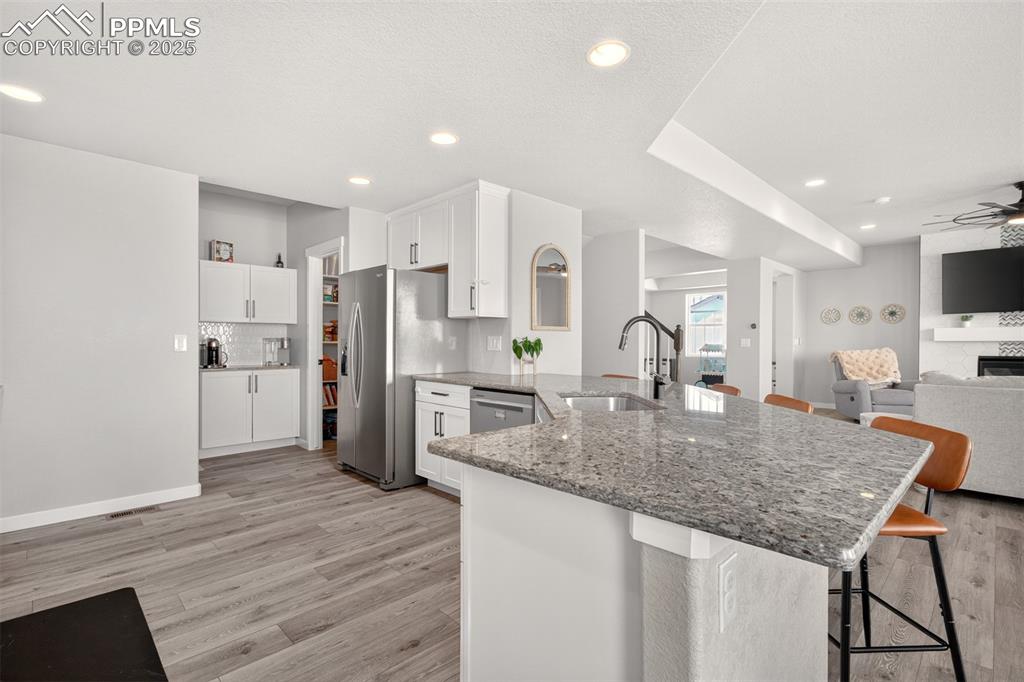 Image 7 of 47: Kitchen