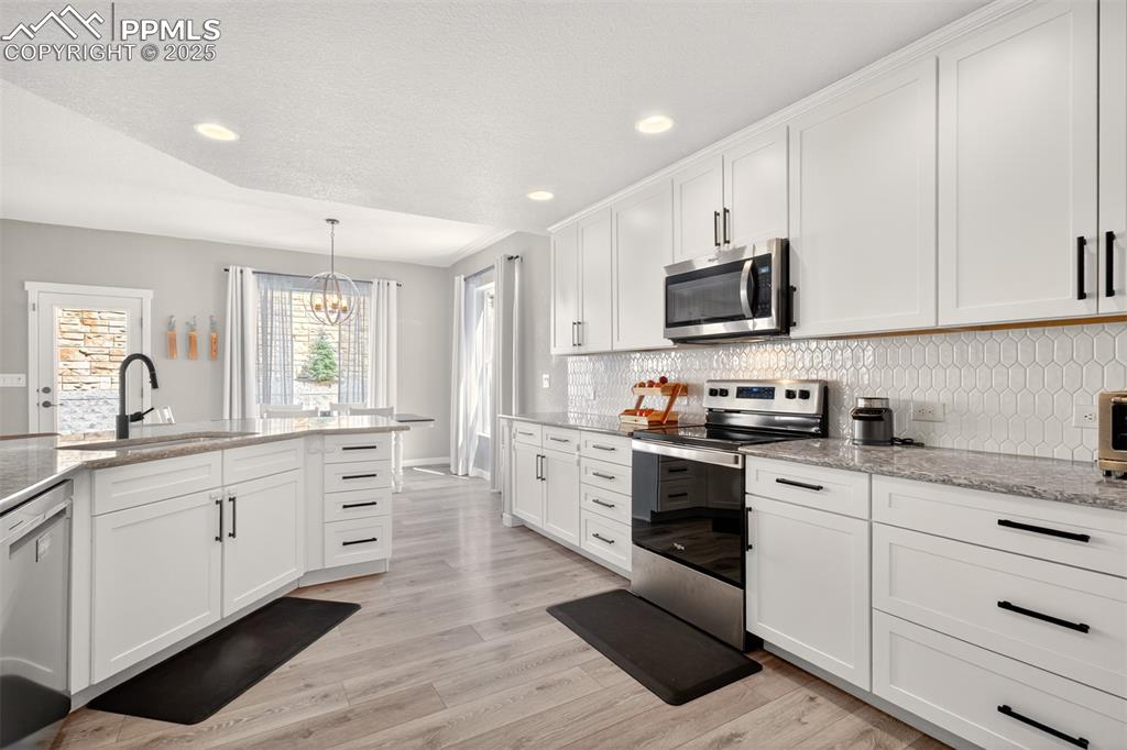 Image 9 of 47: Kitchen