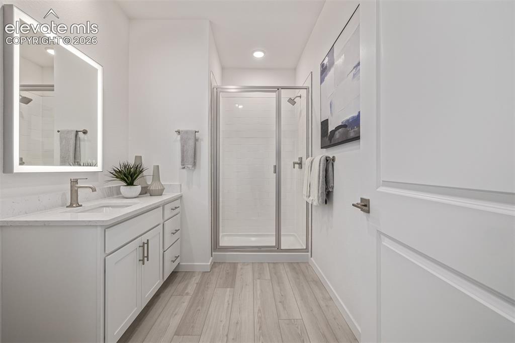 Image 17 of 27: Bathroom