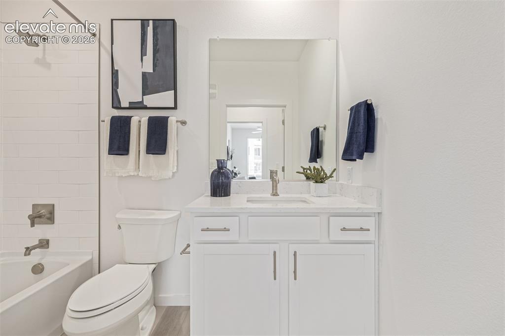 Image 22 of 27: Bathroom