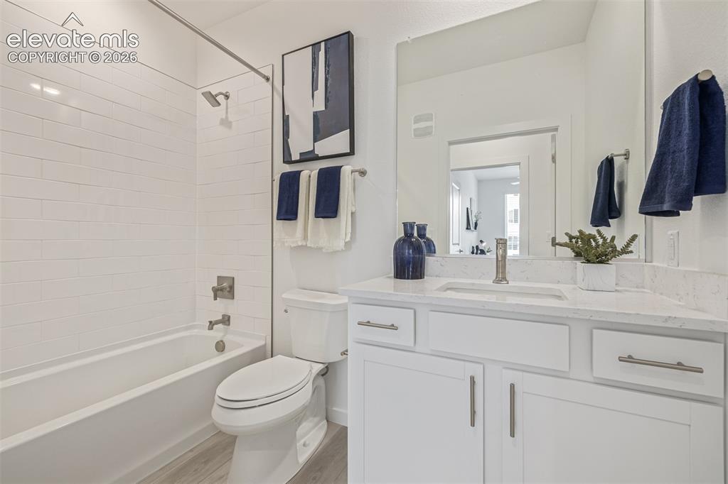 Image 23 of 27: Bathroom