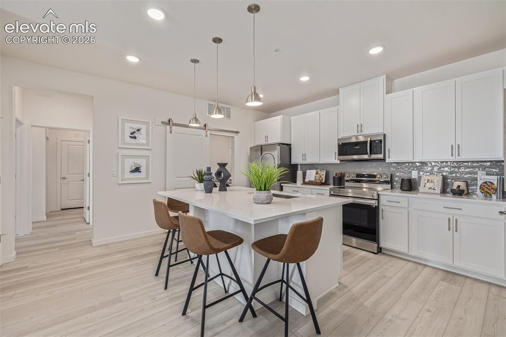 Image 8 of 27: Kitchen