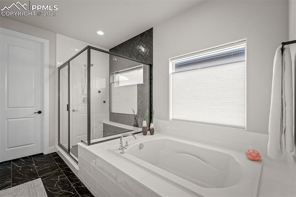 Image 16 of 37: Bathroom