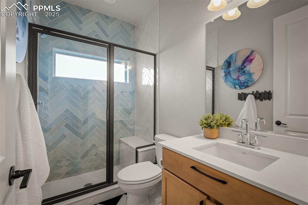 Image 19 of 37: secondary bath on main level