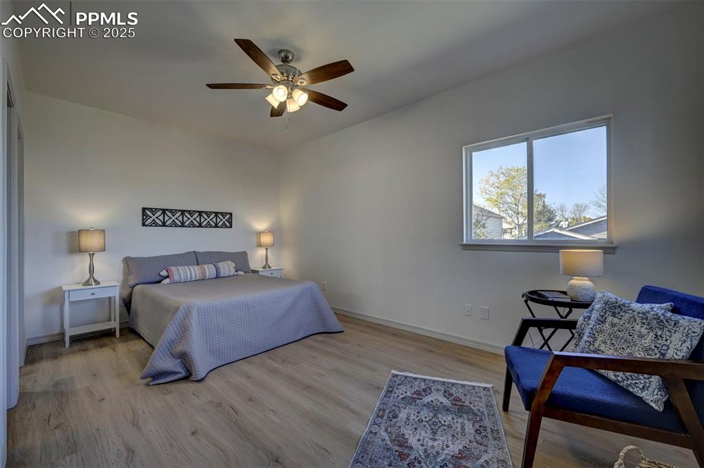 Image 19 of 48: Bedroom