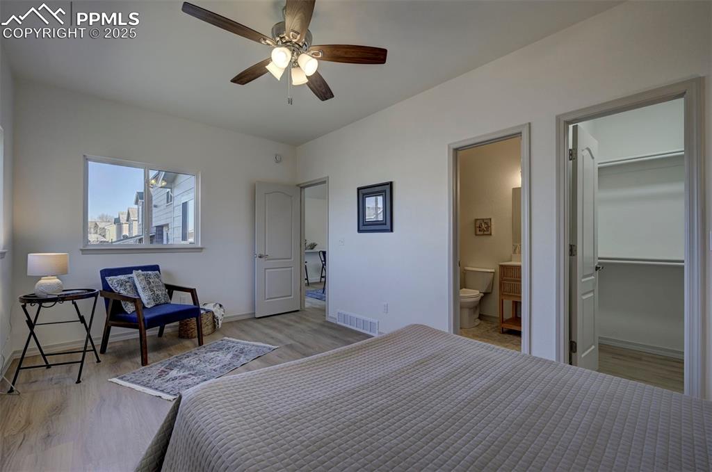 Image 21 of 48: Bedroom