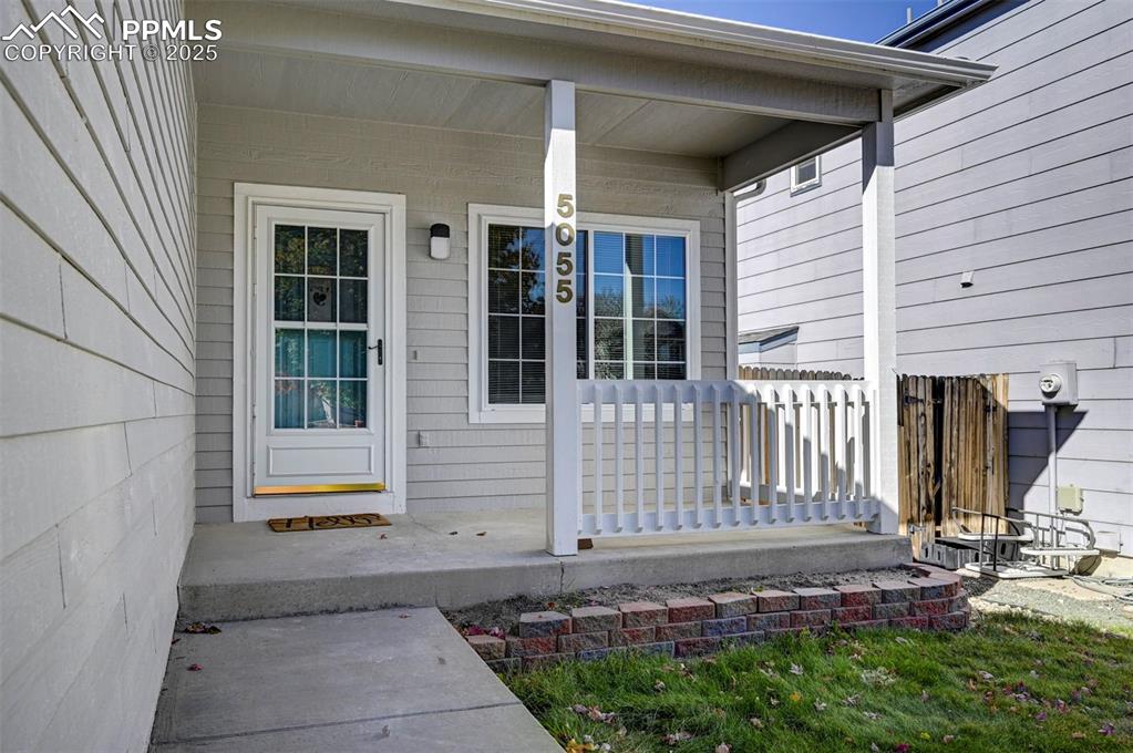 Image 4 of 48: Entry