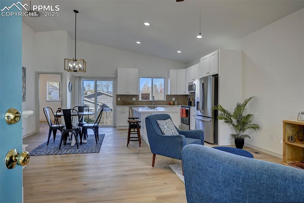 Image 5 of 48: Kitchen