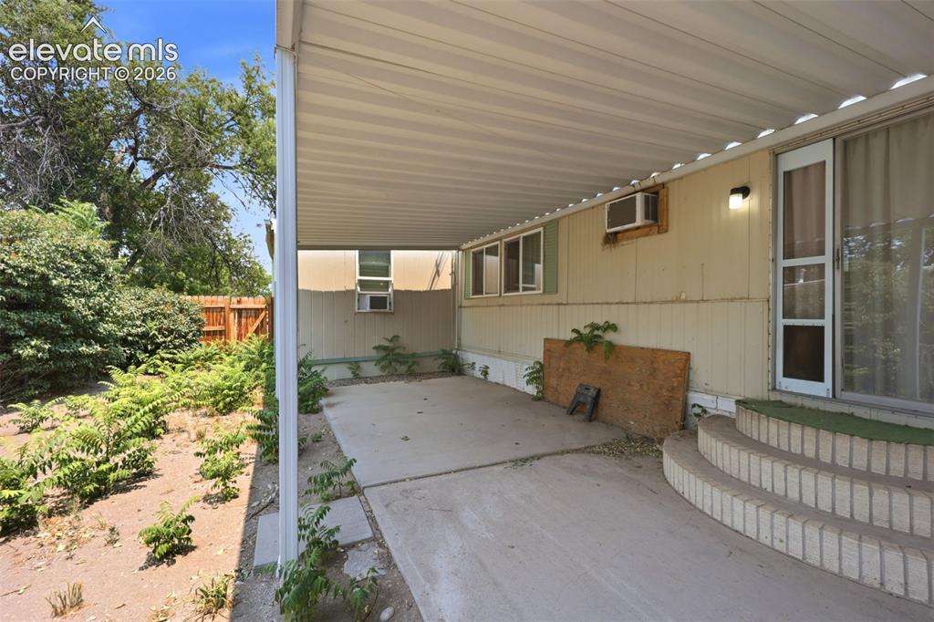 Image 11 of 50: Patio