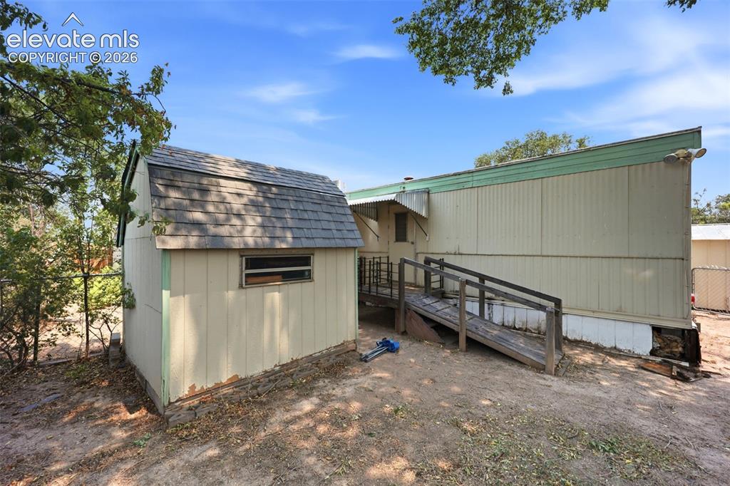 Image 8 of 50: Side of Structure